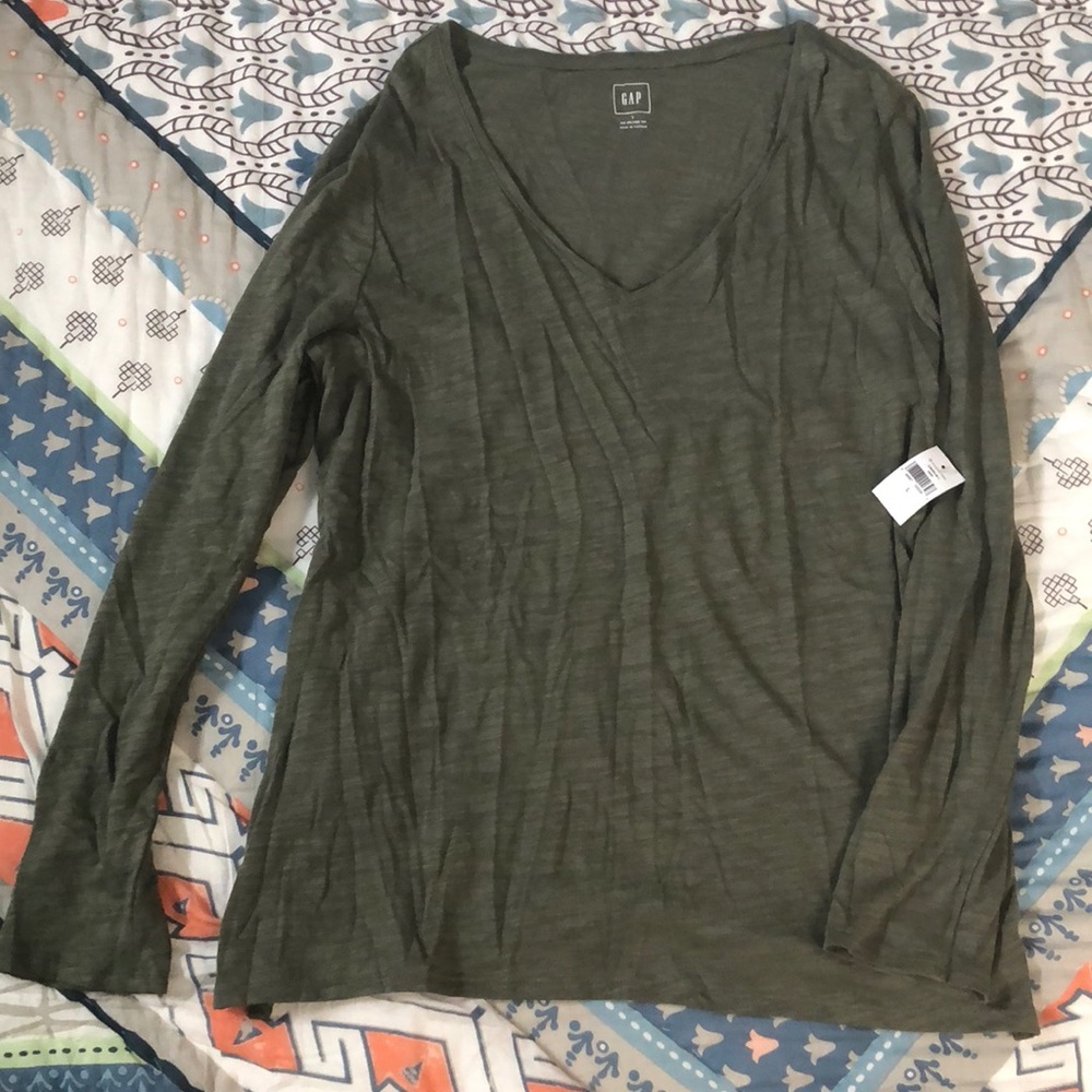 NWT Gap Longsleeve T